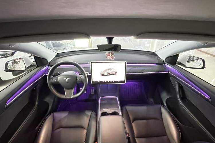 Used Tesla Model Y 2022 Long-Range All-Wheel-Drive Version Interior 6
