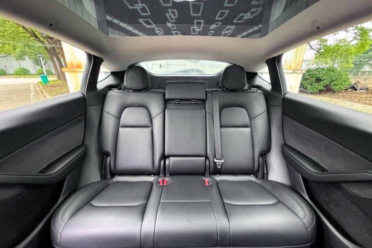 Used Tesla Model Y 2022 Rear-Wheel-Drive Version Interior 6