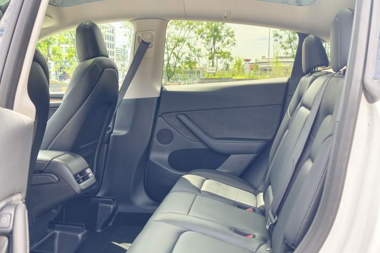 Used Tesla Model Y 2022 Rear-Wheel-Drive Version Interior 6