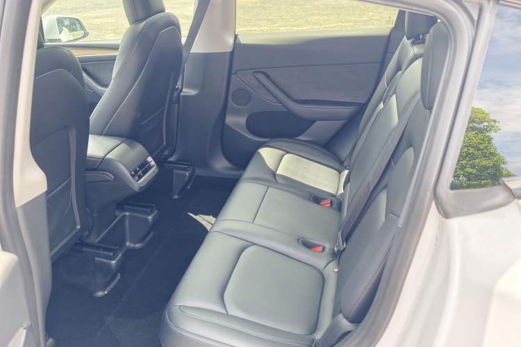 Used Tesla Model Y 2022 Rear-Wheel-Drive Version Interior 9