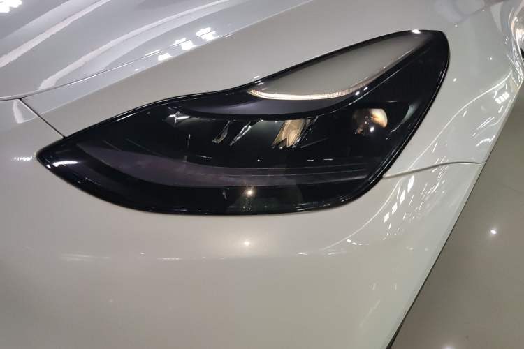 Used Tesla Model Y 2022 Long-Range All-Wheel-Drive Version Left Front Headlight