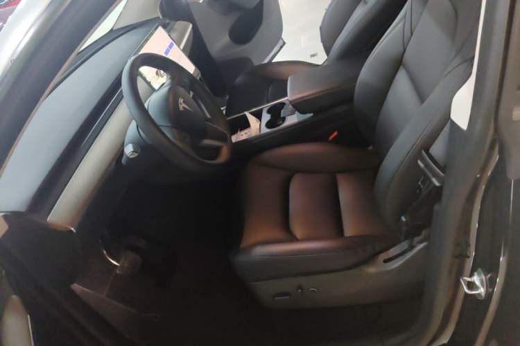 Used Tesla Model Y 2022 Long-Range All-Wheel-Drive Version Left Front Seat