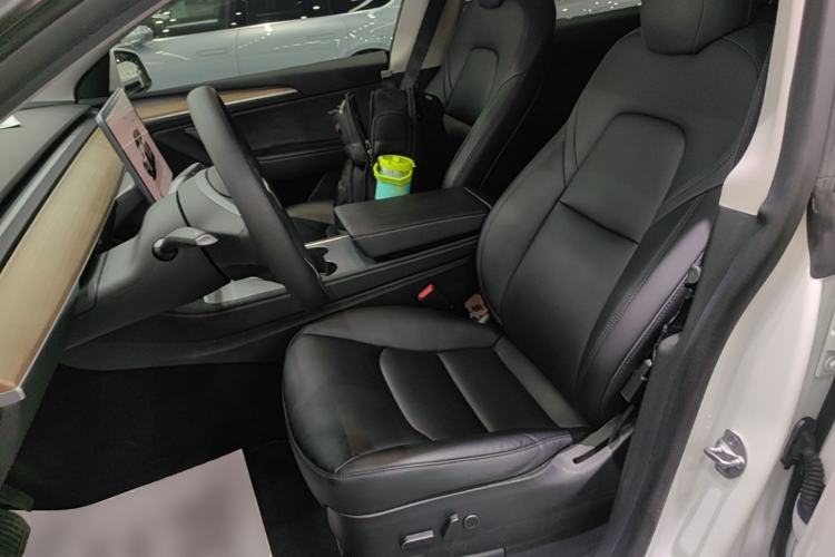 Used Tesla Model Y 2022 Long-Range All-Wheel-Drive Version Left Front Seat