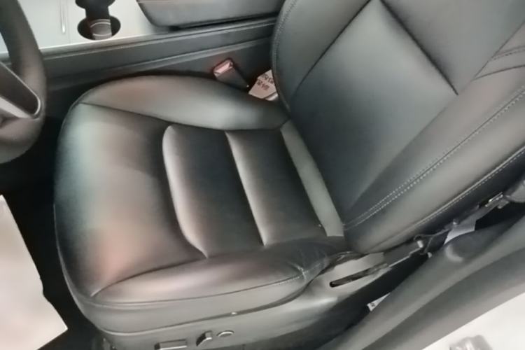 Used Tesla Model Y 2022 Rear-Wheel-Drive Version Left Front Seat