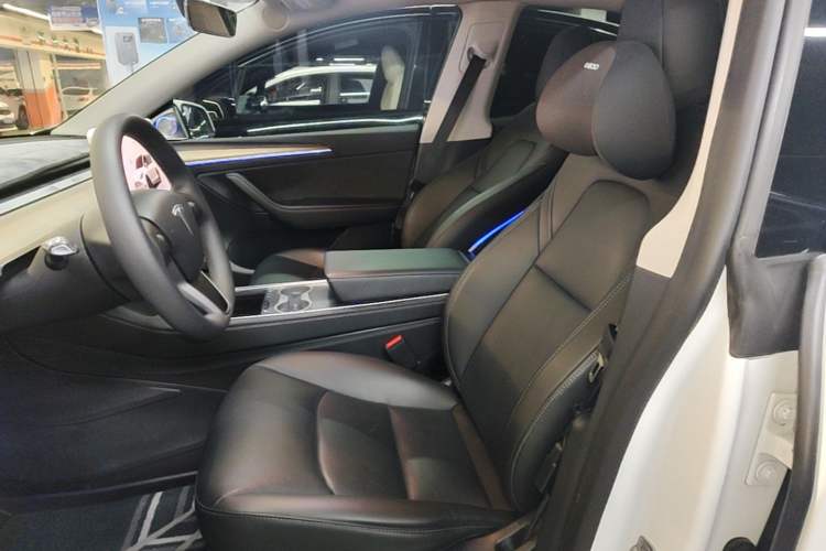 Used Tesla Model Y 2022 Performance High-Performance All-Wheel-Drive Version Left Front Seat