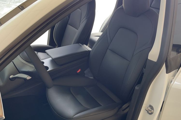 Used Tesla Model Y 2022 Rear-Wheel-Drive Version Left Front Seat