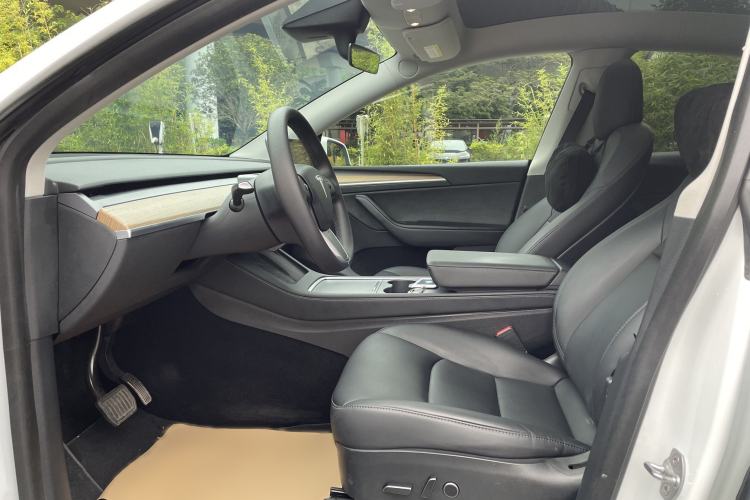 Used Tesla Model Y 2022 Rear-Wheel-Drive Version Left Front Seat