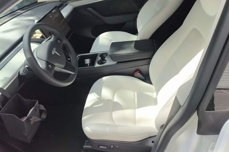 Used Tesla Model Y 2022 Rear-Wheel-Drive Version Left Front Seat