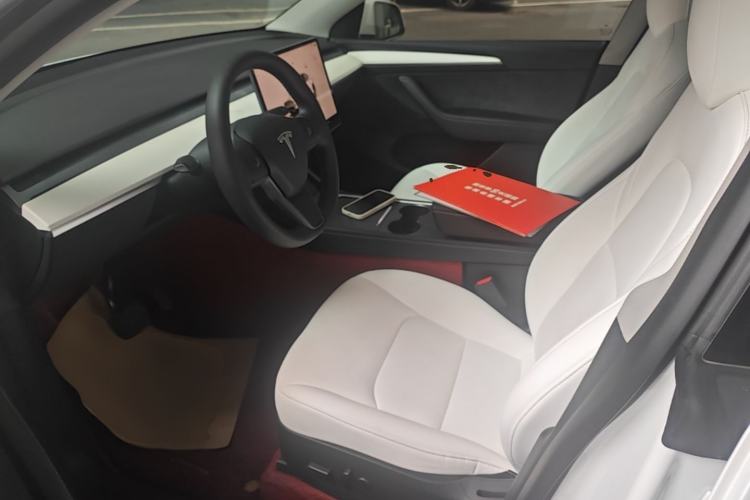Used Tesla Model Y 2022 Long-Range All-Wheel-Drive Version Left Front Seat