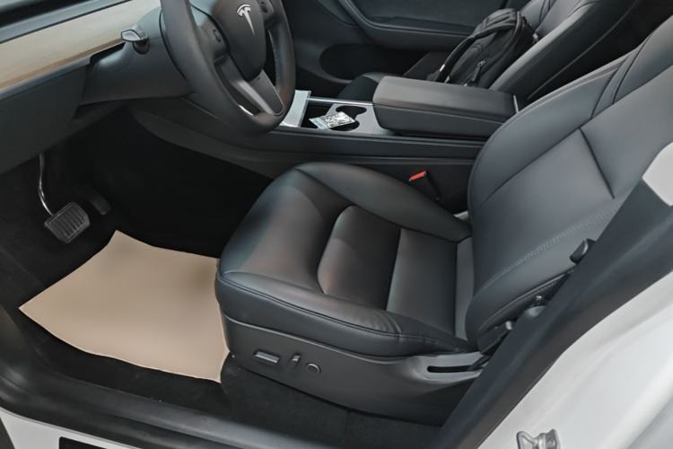 Used Tesla Model Y 2022 Long-Range All-Wheel-Drive Version Left Front Seat