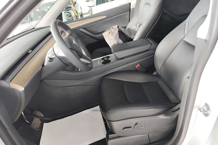 Used Tesla Model Y 2022 Rear-Wheel-Drive Version Left Front Seat
