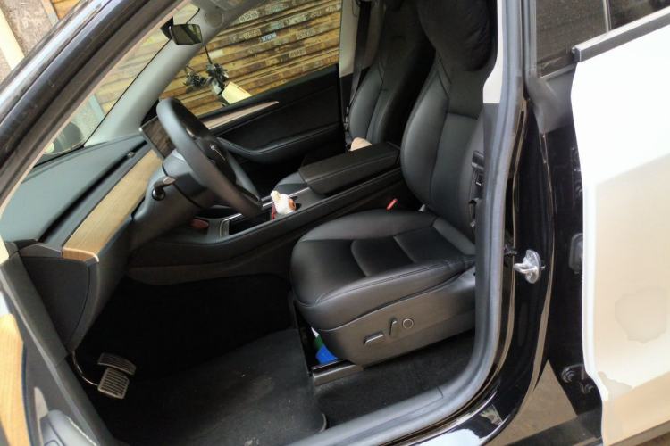 Used Tesla Model Y 2022 Rear-Wheel-Drive Version Left Front Seat