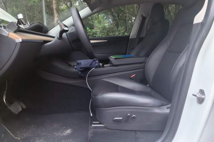 Used Tesla Model Y 2022 Long-Range All-Wheel-Drive Version Left Front Seat