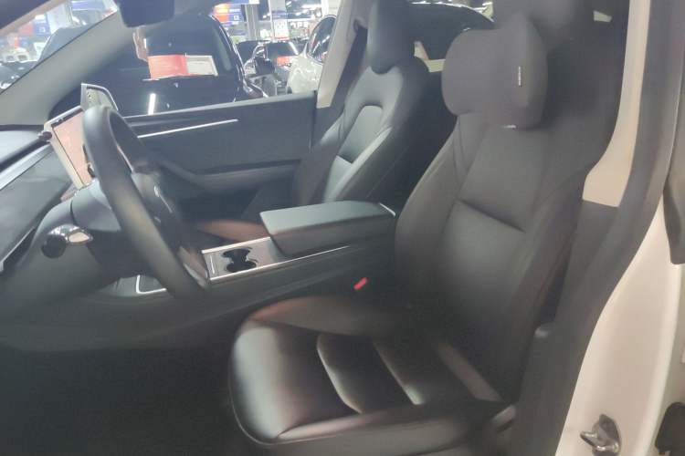Used Tesla Model Y 2022 Long-Range All-Wheel-Drive Version Left Front Seat