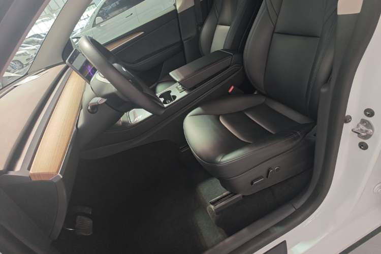 Used Tesla Model Y 2022 Rear-Wheel-Drive Version Left Front Seat