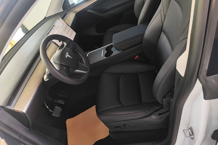 Used Tesla Model Y 2022 Long-Range All-Wheel-Drive Version Left Front Seat