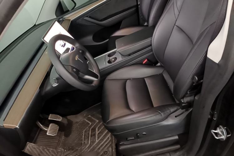 Used Tesla Model Y 2022 Long-Range All-Wheel-Drive Version Left Front Seat