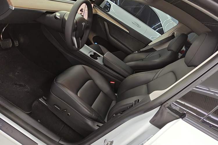 Used Tesla Model Y 2022 Rear-Wheel-Drive Version Left Front Seat