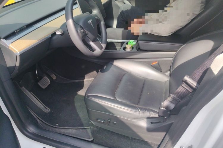 Used Tesla Model Y 2022 Rear-Wheel-Drive Version Left Front Seat