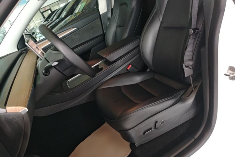 Used Tesla Model Y 2022 Rear-Wheel-Drive Version Left Front Seat