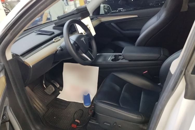 Used Tesla Model Y 2022 Rear-Wheel-Drive Version Left Front Seat