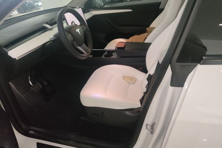 Used Tesla Model Y 2022 Rear-Wheel-Drive Version Left Front Seat