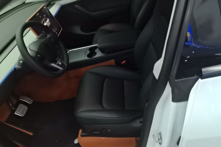Used Tesla Model Y 2022 Long-Range All-Wheel-Drive Version Left Front Seat
