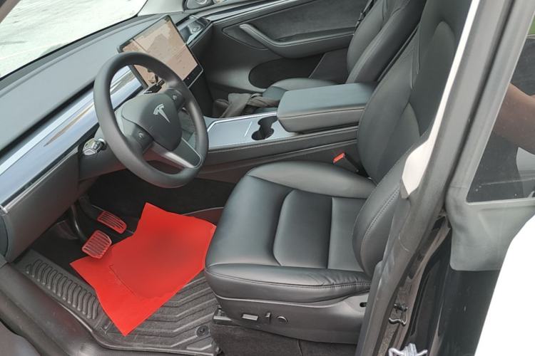 Used Tesla Model Y 2022 Long-Range All-Wheel-Drive Version Left Front Seat