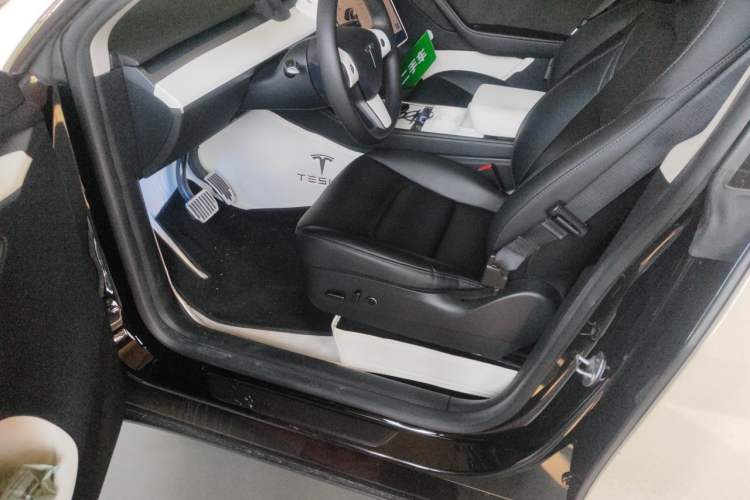 Used Tesla Model Y 2022 Rear-Wheel-Drive Version Left Front Seat