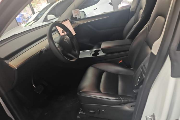 Used Tesla Model Y 2022 Rear-Wheel-Drive Version Left Front Seat