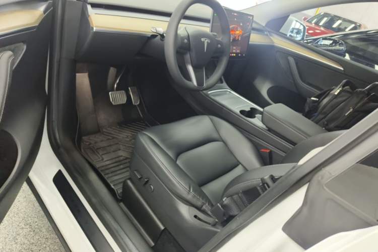 Used Tesla Model Y 2022 Rear-Wheel-Drive Version Left Front Seat