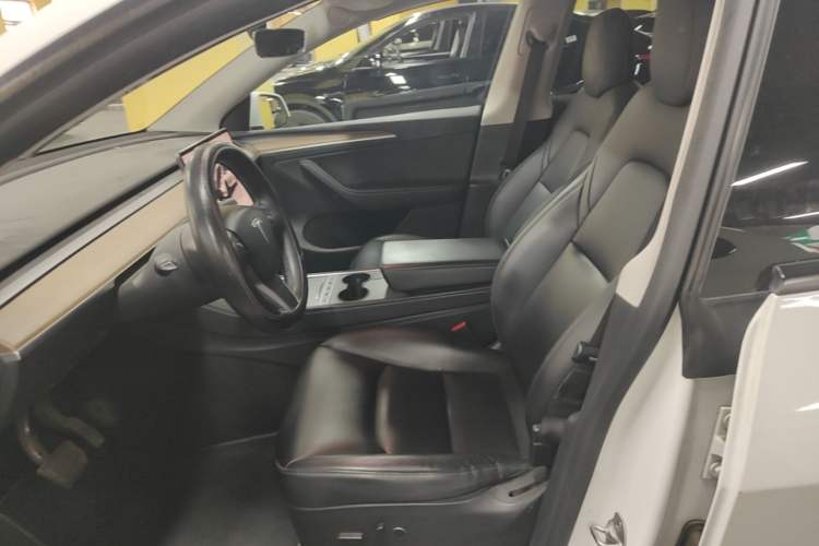 Used Tesla Model Y 2022 Long-Range All-Wheel-Drive Version Left Front Seat