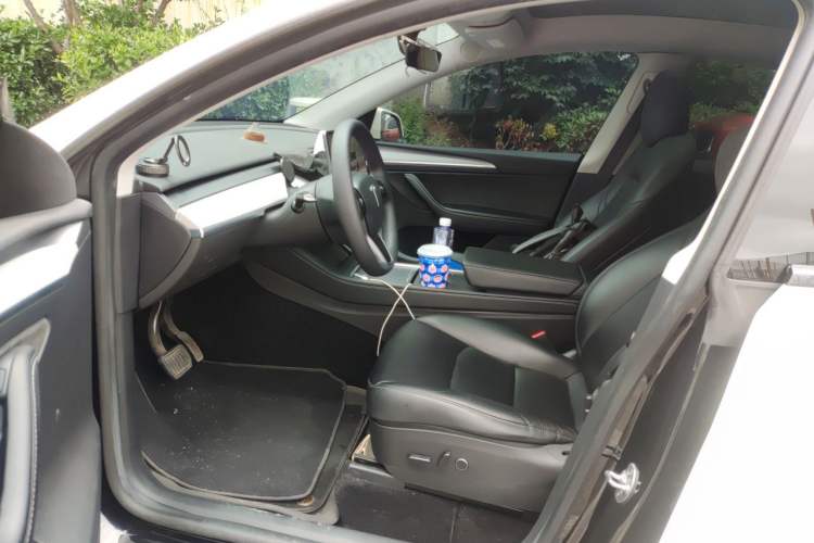 Used Tesla Model Y 2022 Rear-Wheel-Drive Version Left Front Seat