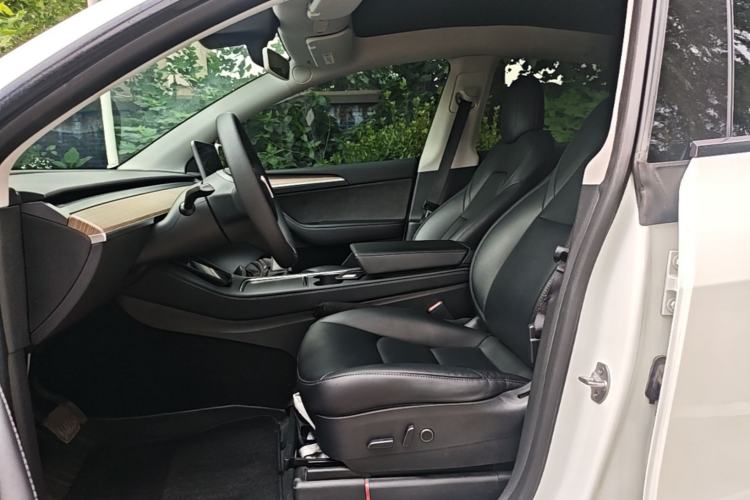 Used Tesla Model Y 2022 Rear-Wheel-Drive Version Left Front Seat