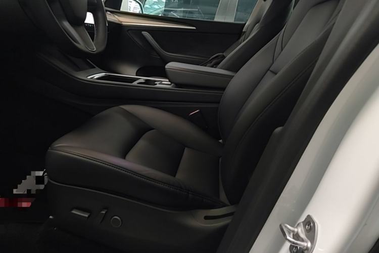Used Tesla Model Y 2022 Rear-Wheel-Drive Version Left Front Seat