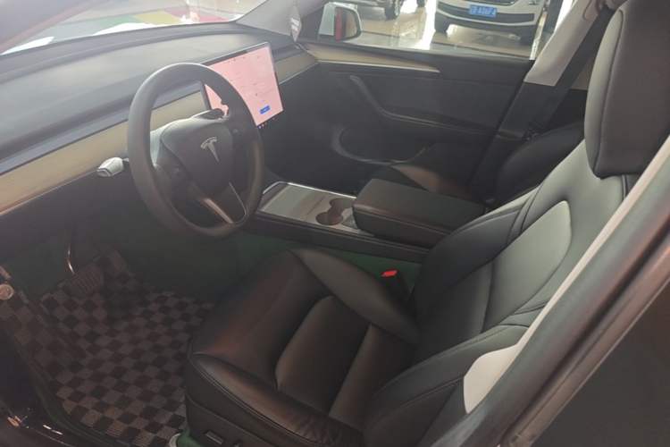 Used Tesla Model Y 2022 Long-Range All-Wheel-Drive Version Left Front Seat