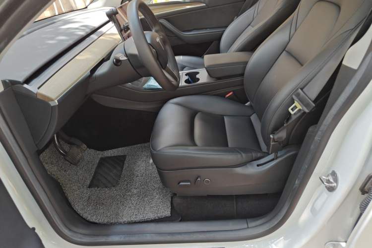 Used Tesla Model Y 2022 Rear-Wheel-Drive Version Left Front Seat
