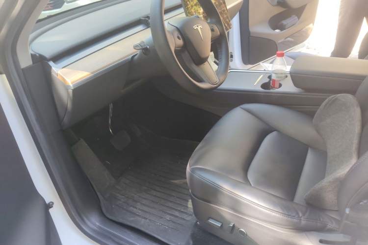 Used Tesla Model Y 2022 Rear-Wheel-Drive Version Left Front Seat