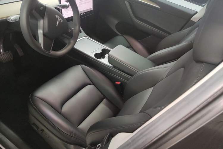 Used Tesla Model Y 2022 Rear-Wheel-Drive Version Left Front Seat