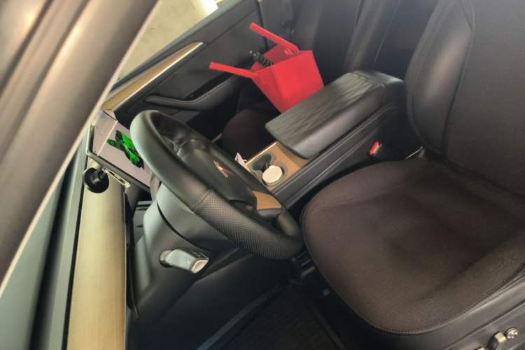Used Tesla Model Y 2022 Rear-Wheel-Drive Version Left Front Seat