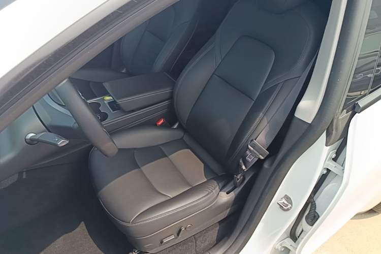 Used Tesla Model Y 2022 Rear-Wheel-Drive Version Left Front Seat