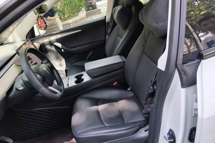 Used Tesla Model Y 2022 Long-Range All-Wheel-Drive Version Left Front Seat