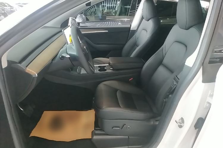 Used Tesla Model Y 2022 Long-Range All-Wheel-Drive Version Left Front Seat