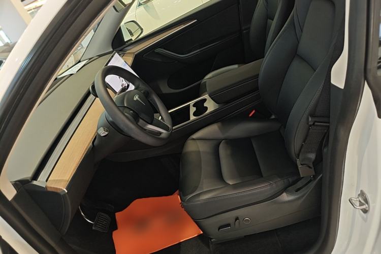 Used Tesla Model Y 2022 Rear-Wheel-Drive Version Left Front Seat