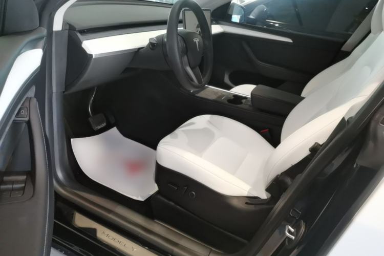 Used Tesla Model Y 2022 Rear-Wheel-Drive Version Left Front Seat
