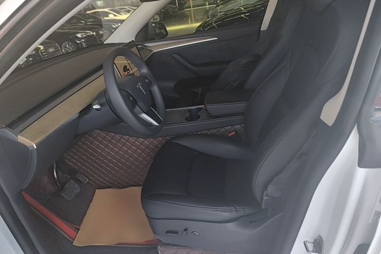 Used Tesla Model Y 2022 Rear-Wheel-Drive Version Left Front Seat
