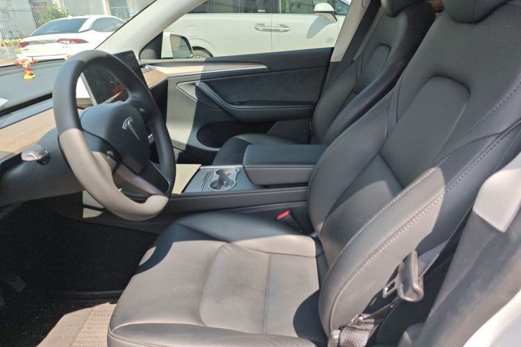 Used Tesla Model Y 2022 Long-Range All-Wheel-Drive Version Left Front Seat