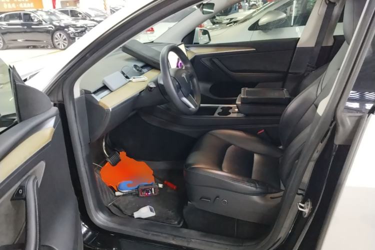 Used Tesla Model Y 2022 Long-Range All-Wheel-Drive Version Left Front Seat