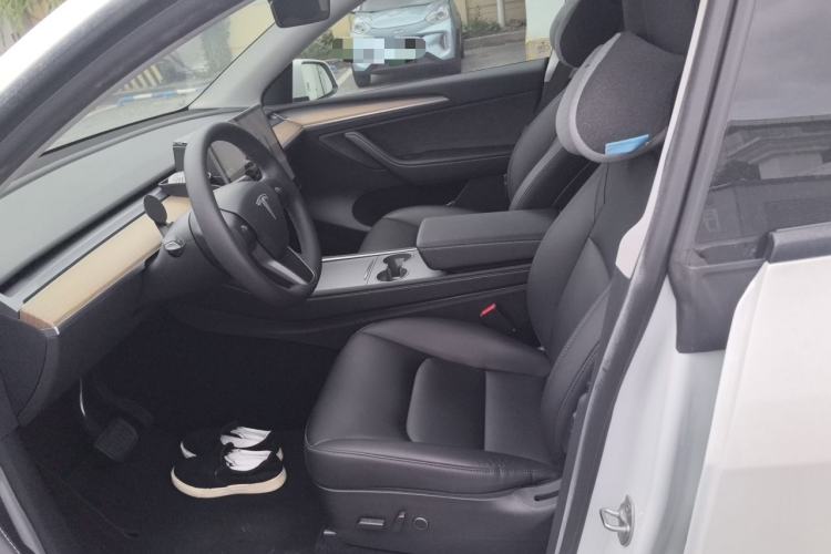 Used Tesla Model Y 2022 Rear-Wheel-Drive Version Left Front Seat