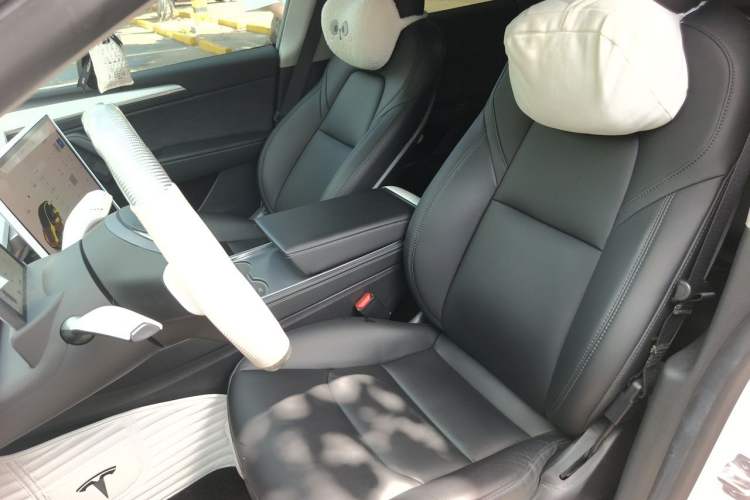 Used Tesla Model Y 2022 Rear-Wheel-Drive Version Left Front Seat